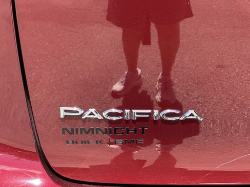 Used 2022 Chrysler Pacifica Touring-L AWD/4WD image 31