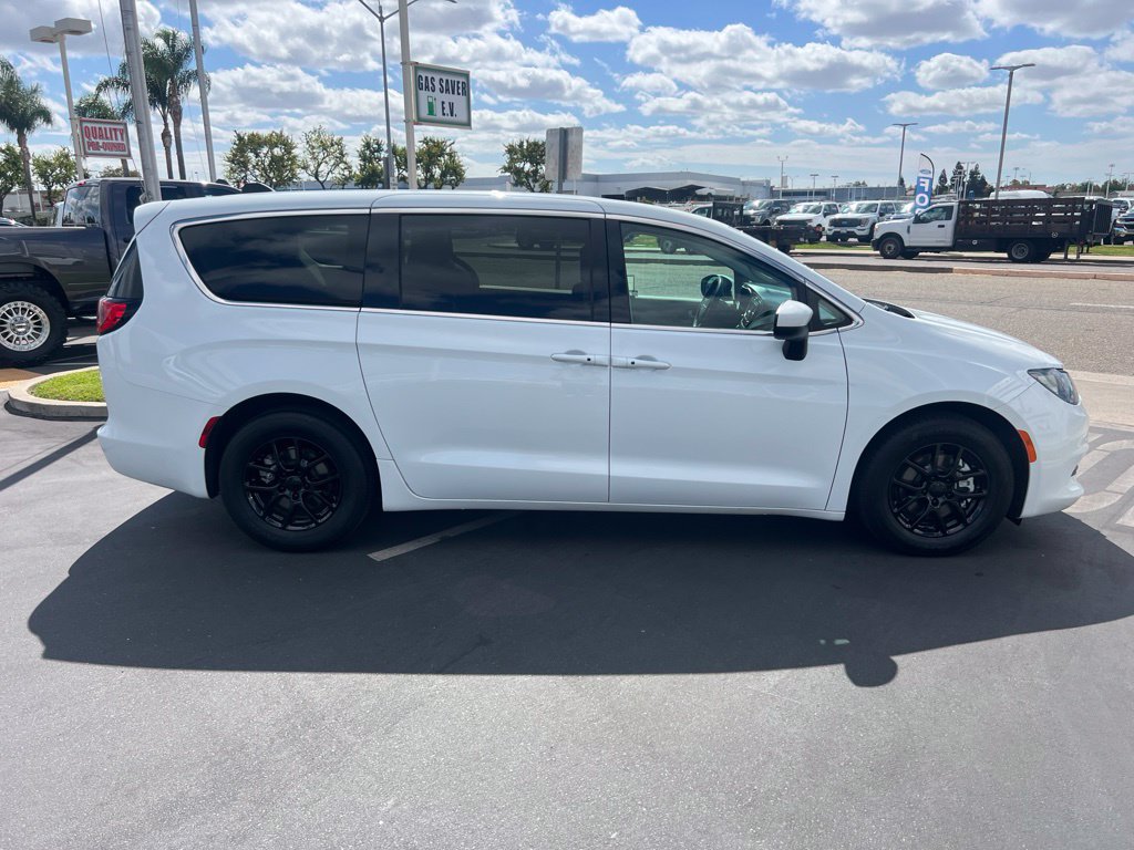 Used 2023 Chrysler Voyager LX FWD image 10