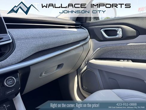 Used 2022 Jeep Compass Latitude w/ Sun and Sound Group AWD/4WD image 21
