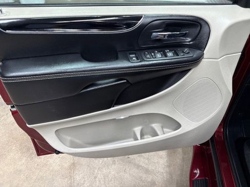 Used 2019 Dodge Grand Caravan SXT FWD image 33