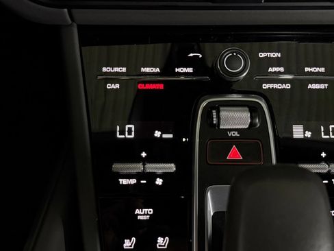 Used 2022 Porsche Cayenne GTS AWD/4WD image 48