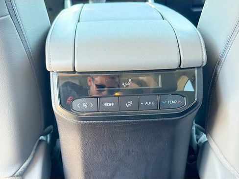Used 2024 Toyota Highlander Limited FWD image 20