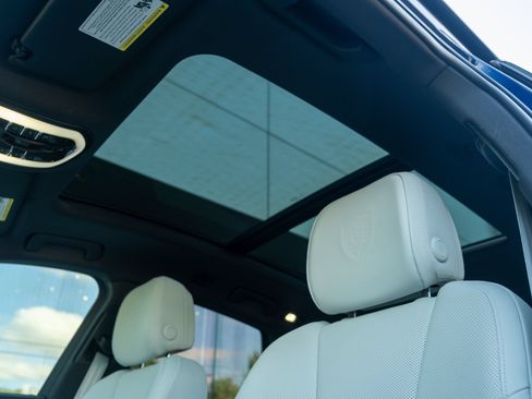 Certified 2022 Porsche Macan AWD/4WD image 38