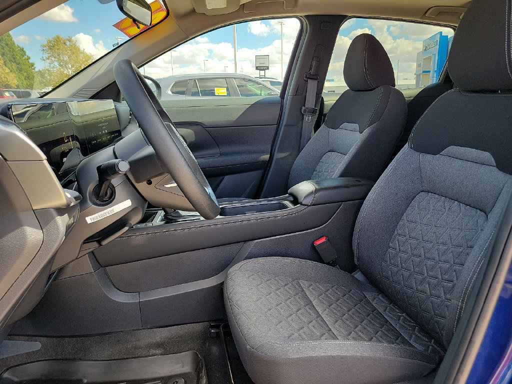 Used 2025 Nissan Kicks SV w/ SV Premium Package AWD/4WD image 23