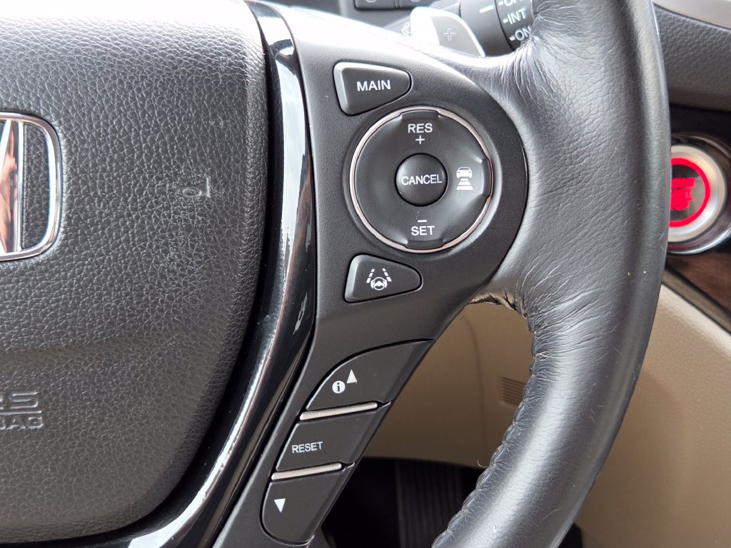 Certified 2018 Honda Pilot Touring image 17