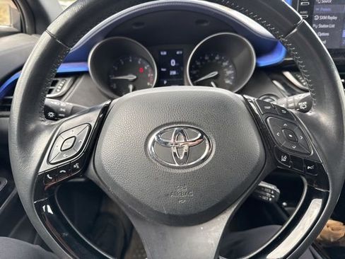 Used 2022 Toyota C-HR XLE image 14