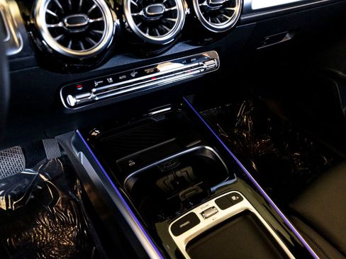 Used 2025 Mercedes-Benz GLB 250 image 14