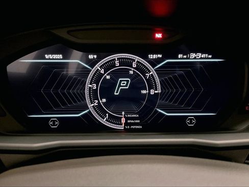 Used 2025 Lamborghini Urus SE image 10