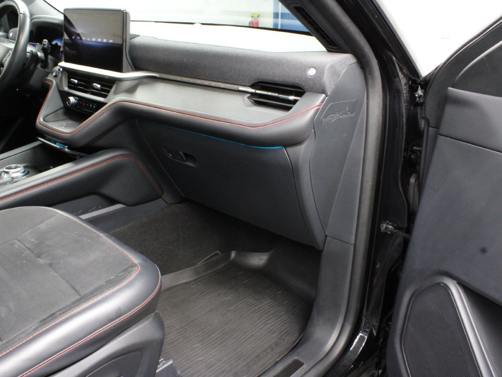Used 2025 Ford Explorer ST AWD/4WD image 39