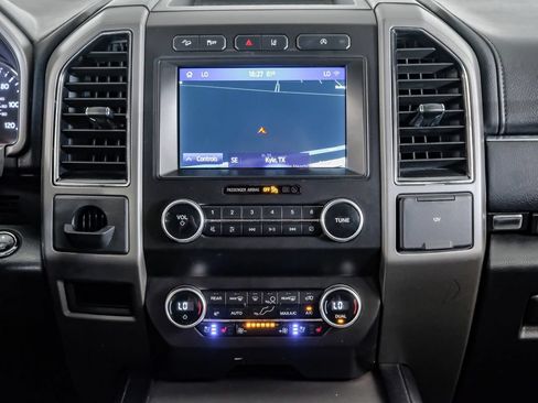 Used 2020 Ford Expedition XLT w/ Equipment Group 202A AWD/4WD image 23
