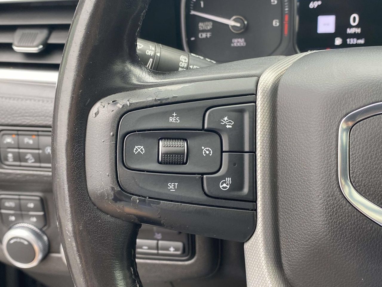 Used 2021 GMC Yukon XL Denali w/ Denali Premium Package AWD/4WD image 24