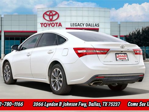 Used 2017 Toyota Avalon XLE w/ Carpet Mat Package FWD image 8