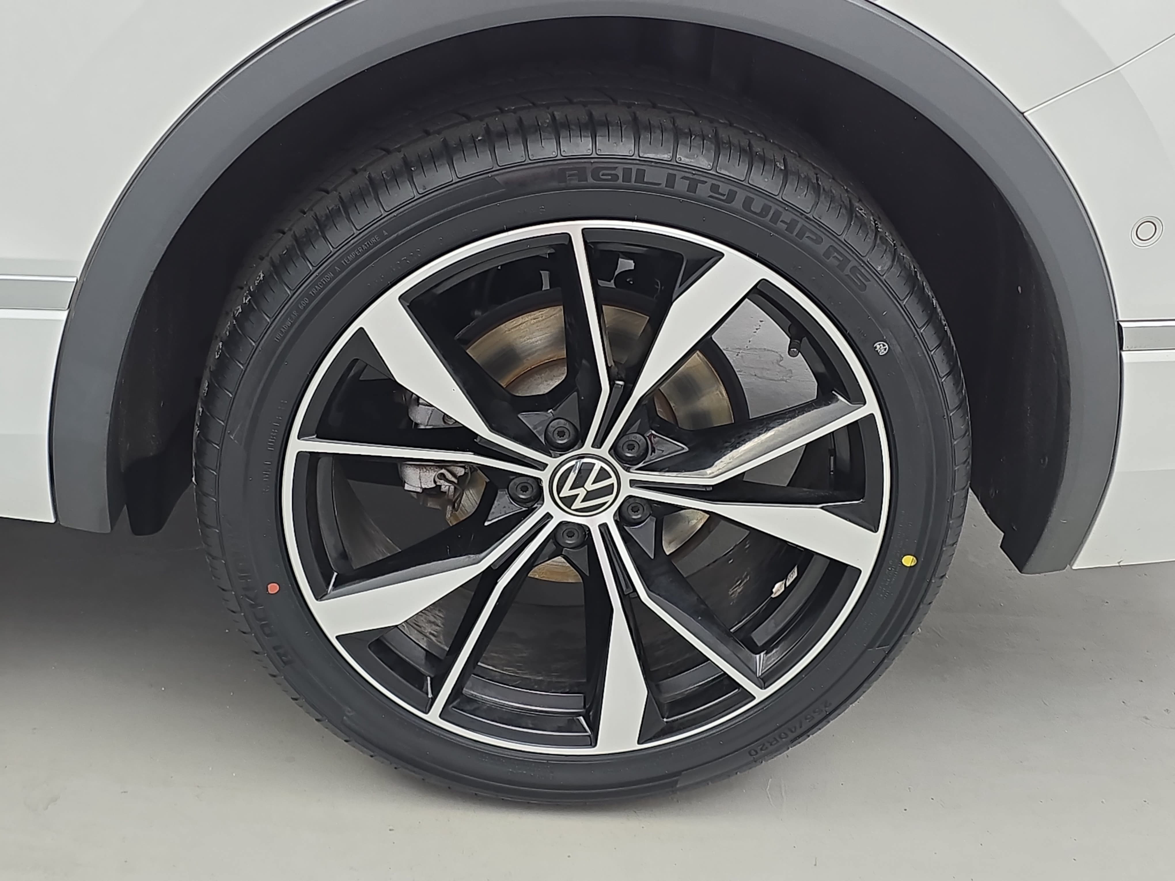 Certified 2024 Volkswagen Tiguan SEL R-Line AWD/4WD image 34