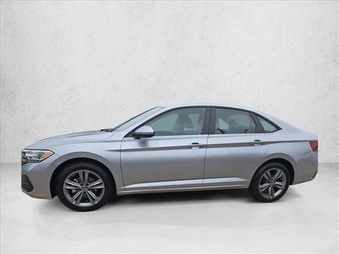 Used 2024 Volkswagen Jetta SE FWD image 9
