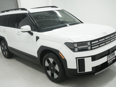 Used 2025 Hyundai Santa Fe SEL FWD image 3