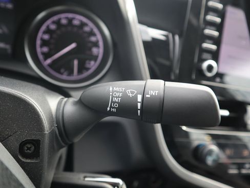 Used 2021 Toyota Camry SE image 18