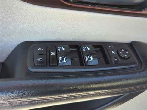 Used 2020 Chrysler Pacifica Limited image 12