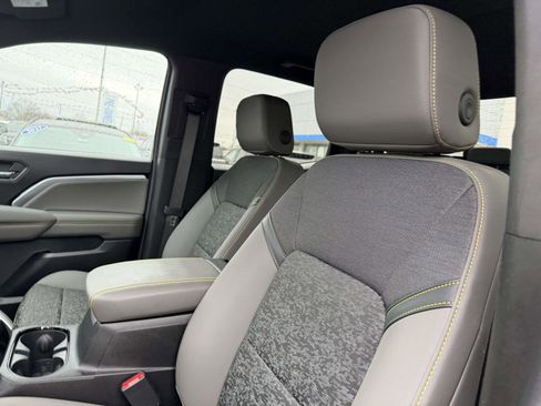 Certified 2024 Chevrolet Colorado ZR2 w/ Safety Package AWD/4WD image 11