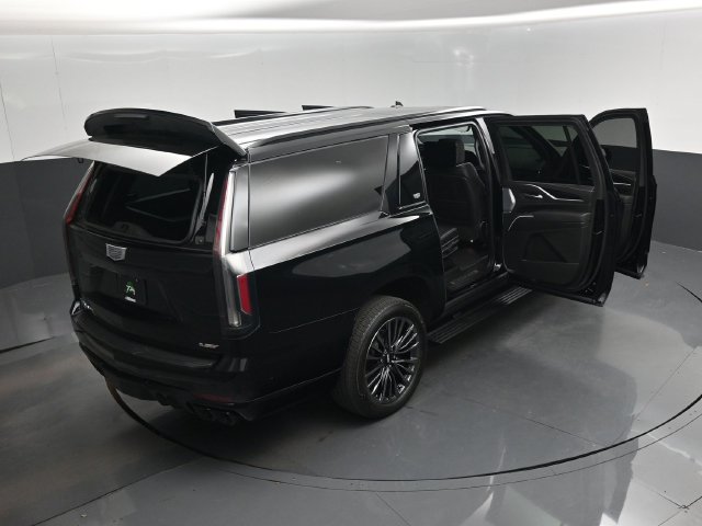 Used 2024 Cadillac Escalade ESV V w/ Heavy-Duty Trailer Package AWD/4WD image 29