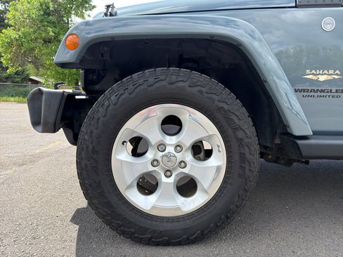 Used 2014 Jeep Wrangler Unlimited Sahara AWD/4WD image 6