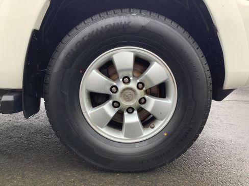 Used 2004 Toyota 4Runner SR5 RWD image 22