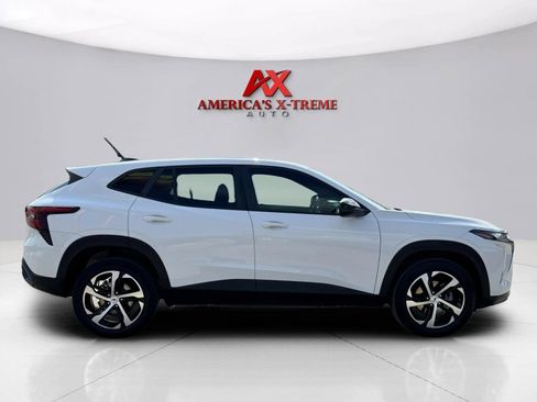 Used 2025 Chevrolet Trax RS w/ Sunroof Package FWD image 6
