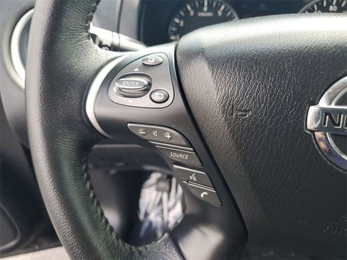 Used 2020 Nissan Pathfinder SV image 29