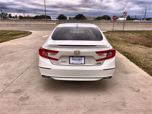Certified 2018 Honda Accord Touring image 6