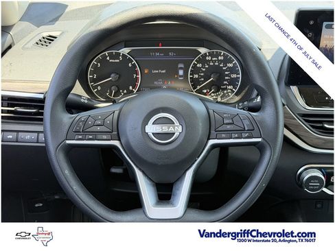 Used 2025 Nissan Altima 2.5 SV w/ SV Special Edition Package AWD/4WD image 12