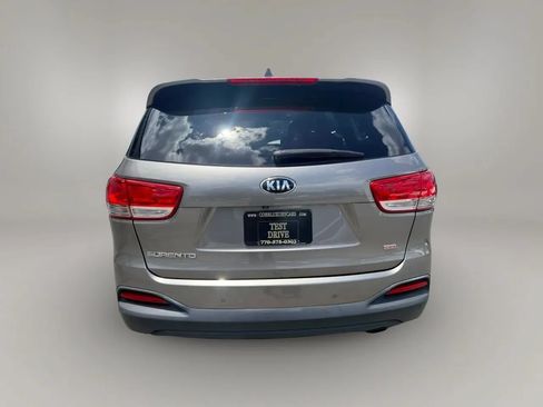 Used 2018 Kia Sorento FWD image 8