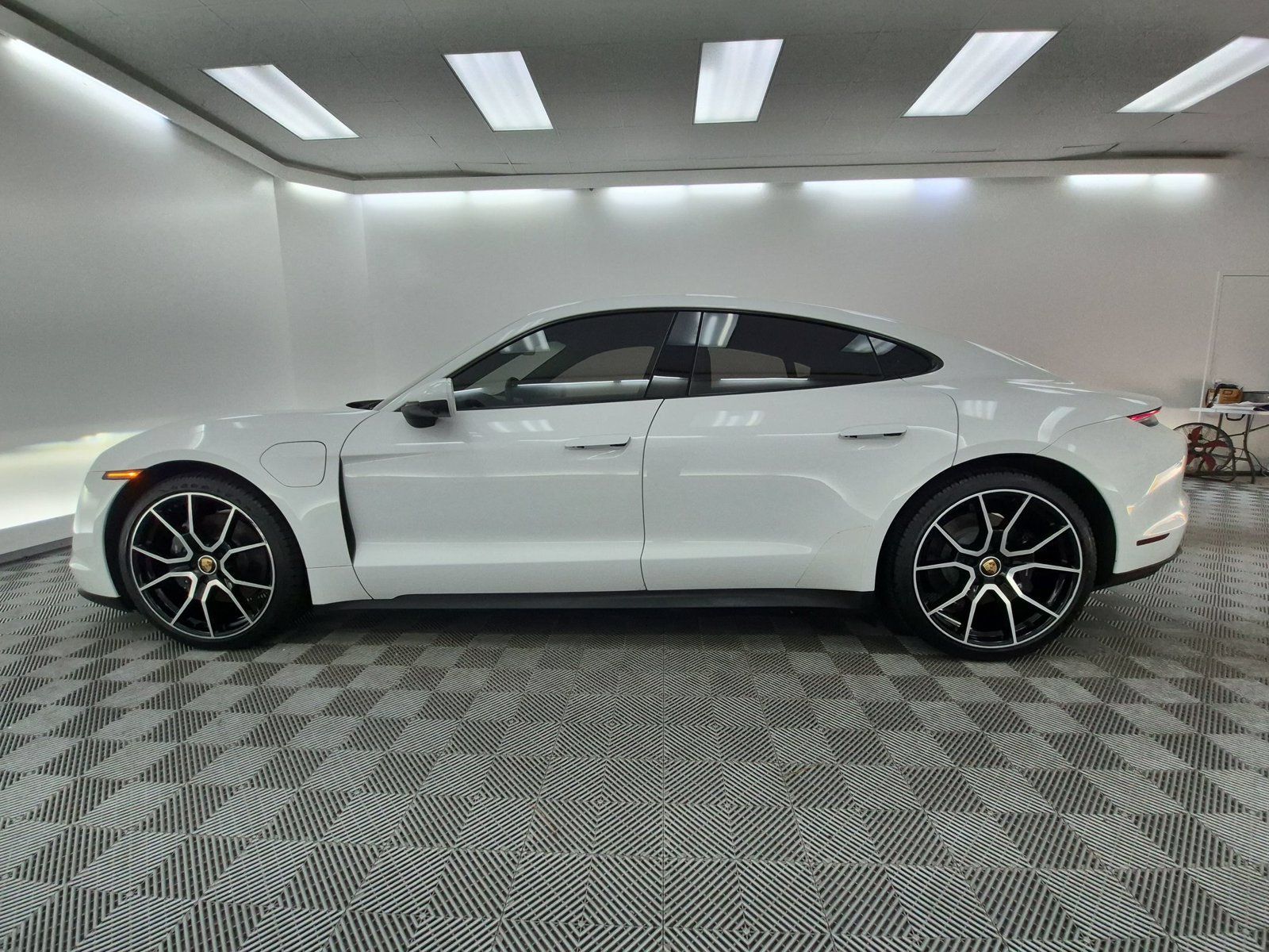 Certified 2024 Porsche Taycan w/ Premium Package RWD image 2