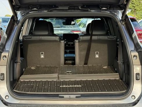 Used 2023 Toyota Highlander XSE FWD image 34