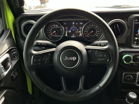 Certified 2021 Jeep Gladiator Willys image 16