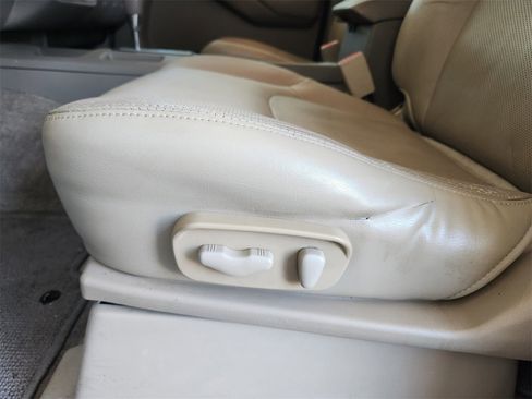 Used 2014 Nissan Frontier SL image 23