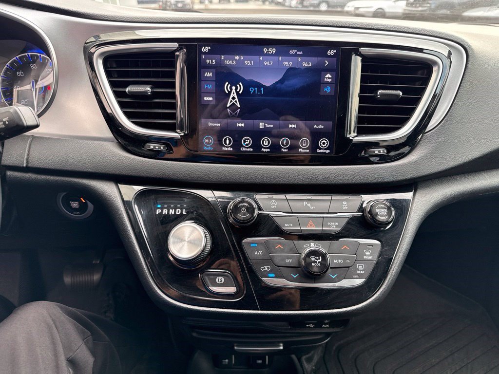 Used 2018 Chrysler Pacifica Touring Plus w/ S Appearance Package FWD image 18