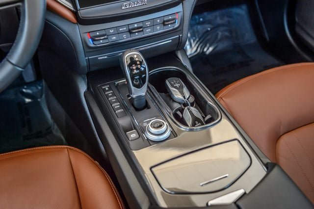 Used 2018 Maserati Ghibli RWD image 35