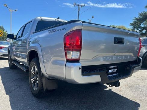 Used 2017 Toyota Tacoma SR5 RWD image 5