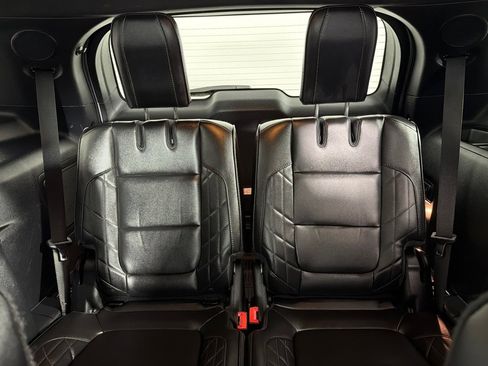 Used 2017 Ford Explorer Platinum image 22