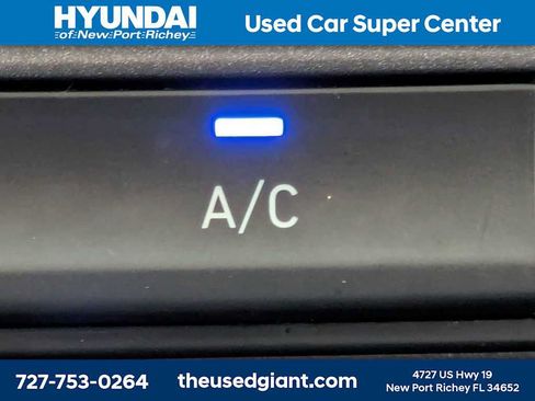Used 2020 Hyundai Santa Fe SE w/ Cargo Package FWD image 23