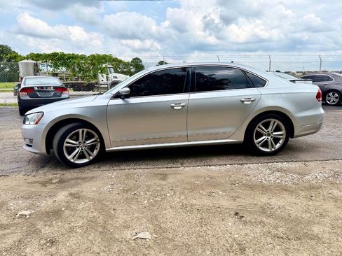 Used 2015 Volkswagen Passat TDI SEL Premium FWD image 6