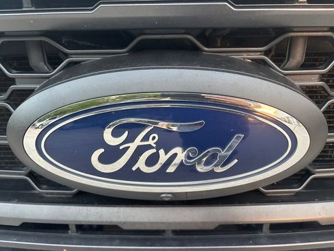 Used 2023 Ford F250 Lariat w/ Sport Appearance Package AWD/4WD image 4
