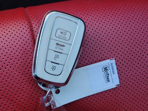 Used 2022 Toyota Camry XSE image 28