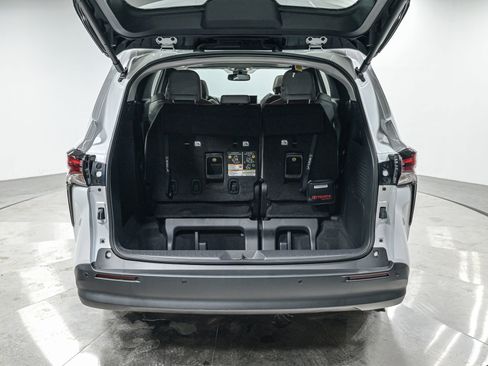 Used 2026 Toyota Sienna XLE image 6