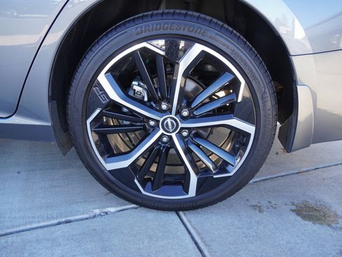 Used 2024 Nissan Altima 2.5 SR w/ SR Premium Package image 12