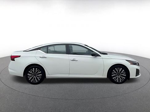 Used 2025 Nissan Altima 2.5 SV FWD image 16