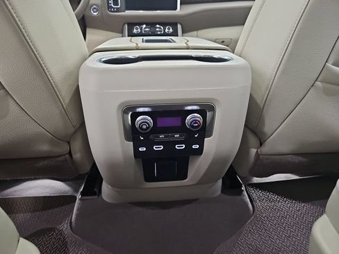 Used 2024 GMC Yukon Denali w/ Advanced Technology Package AWD/4WD image 43