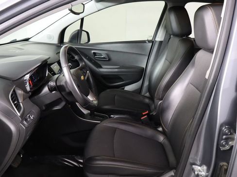 Used 2019 Chevrolet Trax LT w/ LT Convenience Package FWD image 14