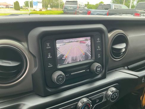 Used 2021 Jeep Wrangler Unlimited Sport AWD/4WD image 12