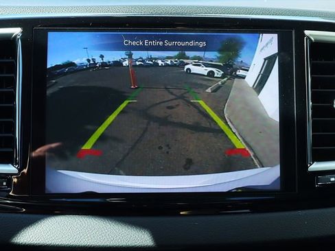 Used 2023 Chrysler Pacifica Touring-L image 52