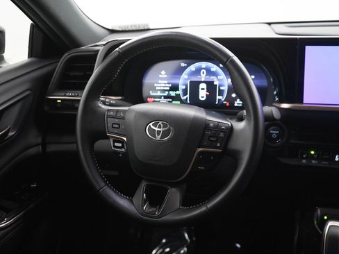 Used 2025 Toyota Crown AWD/4WD image 14